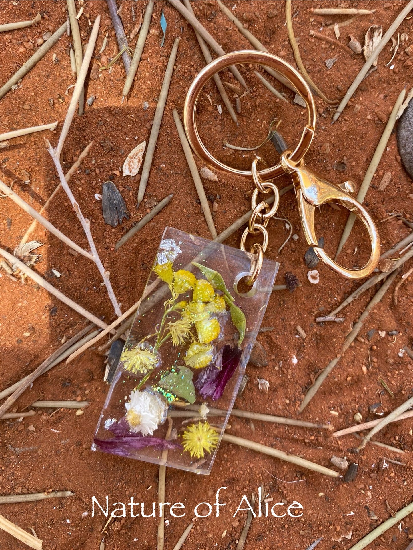 Wildflowers, keyring, keychain, white paper daisy, yellow button, Sturt's Desert Rose, eucalypt mallee, gold, red centre, Alice Springs, Northern Territory, Floral,