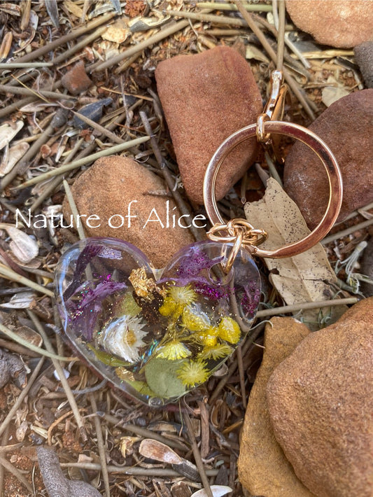Wildflowers, keyring, keychain, heart, white paper daisy, yellow button, Sturt's Desert Rose, eucalypt mallee, gold, red centre, Alice Springs, Northern Territory, Floral